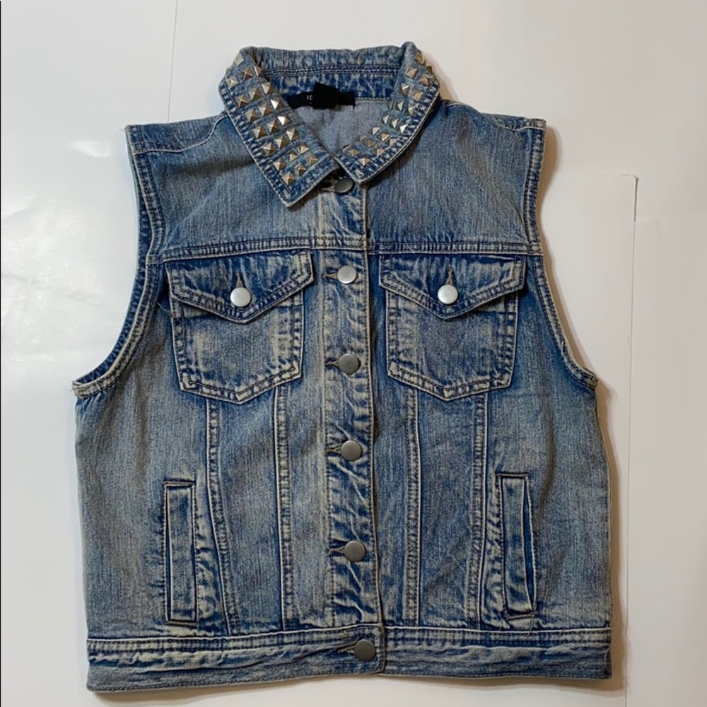 Forever 21 Studded Jean Vest  size M -2113
